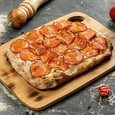 Пицца римская с пепперонив Сорренто по цене 710 ₽