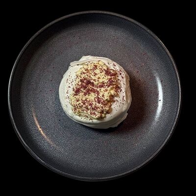 Я - Павлова с соусом из вишни и кремом из лимона и маскарпоне в Культ бар по цене 550 ₽