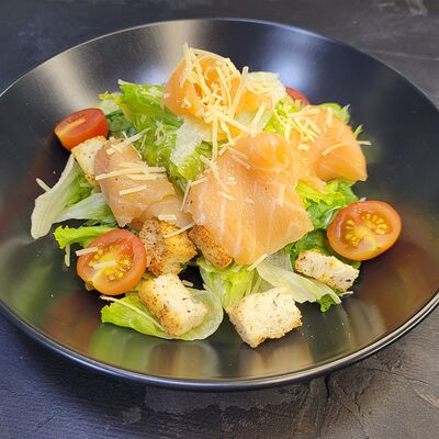 Цезарь с лососемв Лапшичная ВокБери по цене 649 ₽