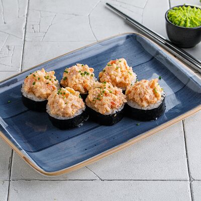 Острый ролл с крабом в Пряности & Радости на Васильевском по цене 690