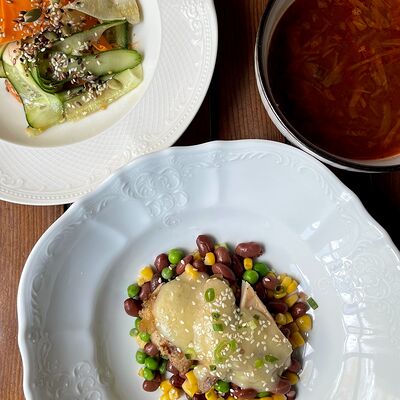 Салат с кабачком + Борщ + Куриное бедро с горошком в Gonzo по цене 770 ₽