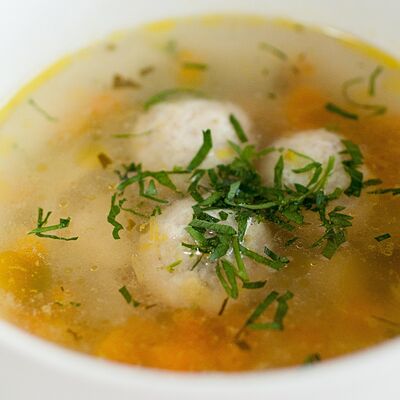 Суп Рисовый с фрикадельками в Рандеву по цене 200 ₽