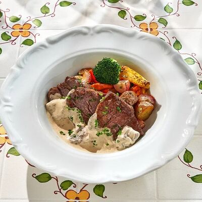 Медальоны с овощами и грибным соусом в Мамалыга по цене 1490