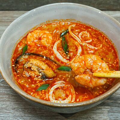 Том ям с морепродуктамив Quattro pizza по цене 549 ₽