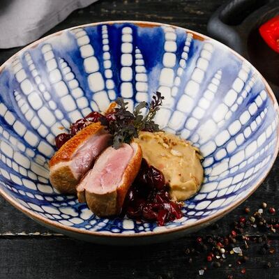 Утка по-славянски с пюре из печеных яблокв Славянский базаръ по цене 900 ₽