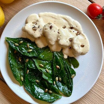 Индейка в сливочном соусе со шпинатомв МамаМиа по цене 920 ₽