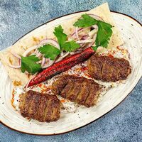 Фирменный люля-кебаб в Бари Галуст кафе