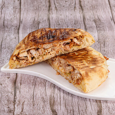 Шаурма в тандырной лепешке в Пекарня Колос по цене 340 ₽