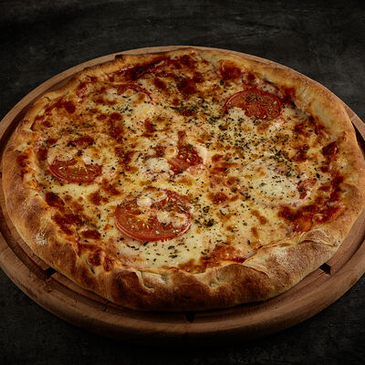 Пицца Маргарита в Campus Grill по цене 720 ₽