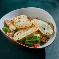 Салат Цезарь с курицей в Juno