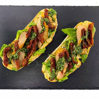 Брускетты с карпаччо из курицы в Мегаполис по цене 480 ₽