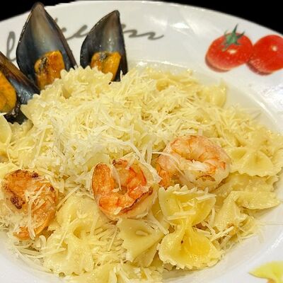 Фарфалле с морепродуктами в Sun City по цене 495 ₽