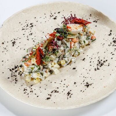 Оливье с куриным филе в Фабрика по цене 755 ₽