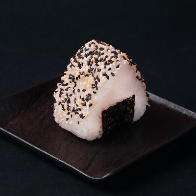 Онигири Тунец в Umami по цене 390 ₽