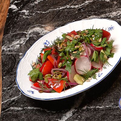 Сербский салат из свежих овощей в Premium bakery Andre по цене 550 ₽