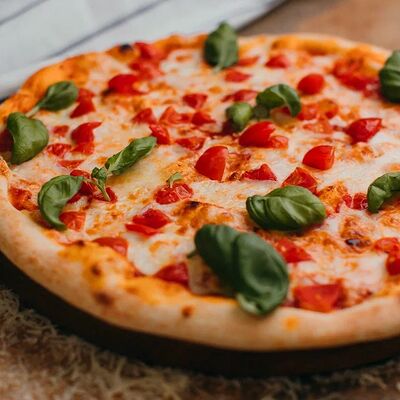 Пицца Маргарита в Krutli по цене 677 ₽