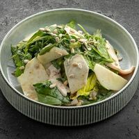 Салат с зелёным яблоком и куриным филе в Вода & Еда