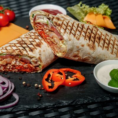 Шаурма XL свиная с сыром в Шаурмэн по цене 500 ₽