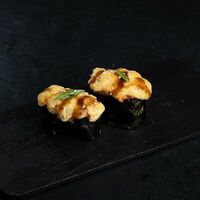 Запеченные суши с креветкой в Sushi Yoshitake Omakase