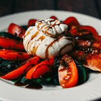 Салат с сыром буррата в Gioffre