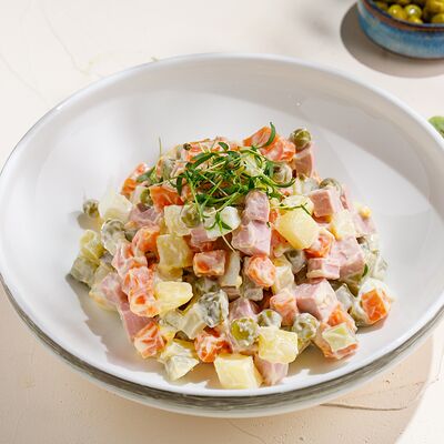 Оливье с колбасой в Мангал&Грузия по цене 490 ₽