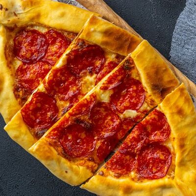 Пиде с пеперони в Шари Вари Чайхана по цене 600 ₽