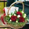 Мини-корзинка с конфетами в FLORISTICA по цене 2450