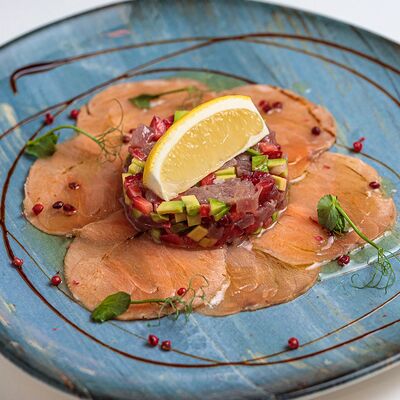 Карпаччо из лосося с Тартаром из тунца в Грин по цене 1615 ₽