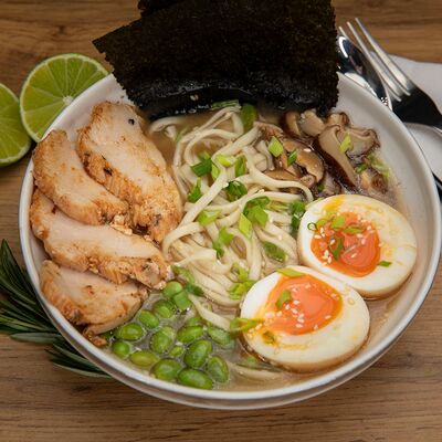 Суп рамен с курицей в Кофейня Чайка по цене 700 ₽