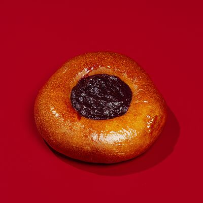 Ватрушка с черной смородиной в Farina Ватрушкина по цене 185 ₽