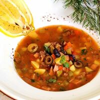 Солянка с дичью, копченой сметаной и травами в ФедяДичь