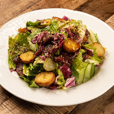 Фирменный салат с ростбифом в Smoke BBQ по цене 1090 ₽