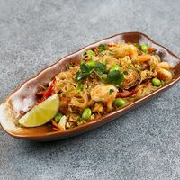 Жареная фунчоза с креветками в Japan Corner