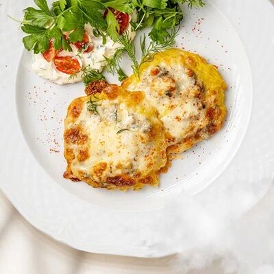 Пара драников с грибным жюльеном в Мамино по цене 590 ₽