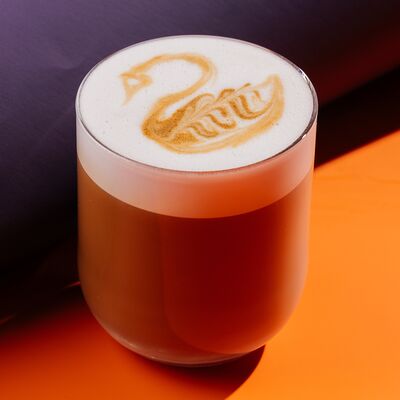 Латте Ягодный Пломбир горячий в Baggins Coffee по цене 380 ₽