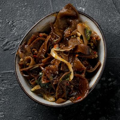 Салат из древесных грибов по-корейски в Lee's Food по цене 299 ₽
