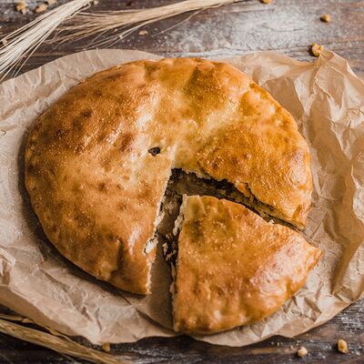 Кубдари со свининой и говядиной в Домашняя грузинская кухня по цене 450 ₽