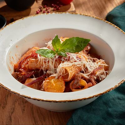 Ригатони с говядиной в томатном соусе в Liman по цене 870 ₽