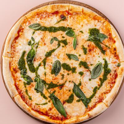 Пицца с песто и моцареллой Буффало в Avgust13 по цене 1770 ₽