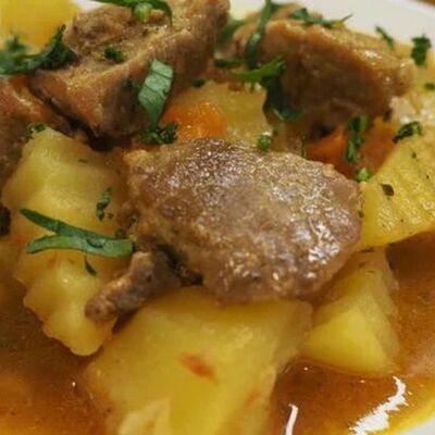 Картофель, с курицей, тушёный по-домашнему в Столовая Граффити по цене 265 ₽