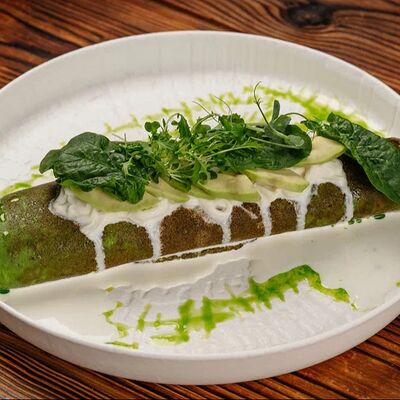 Омлет со шпинатом, страчателлой и авокадо в Arnamal по цене 660 ₽