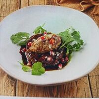 Томленая грудинка с тартаром из баклажана в Сыроварня