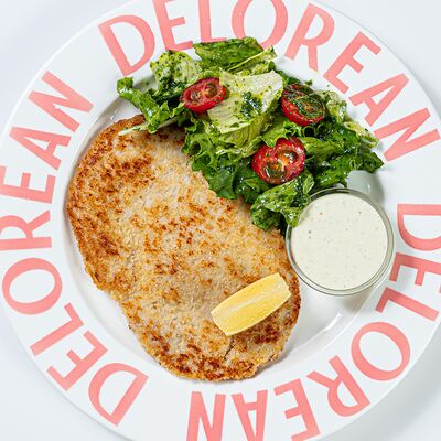 Куриный шницель с трюфельно-чесночным соусом в Delorean по цене 520 ₽