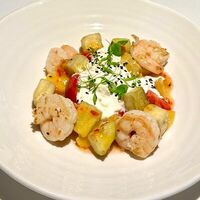 Салат с манго, страчателлой и креветками в Магадан