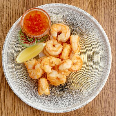 Тигровые креветки, жареные с чесноком и соевым соусом в Витебский трактир по цене 44 р.