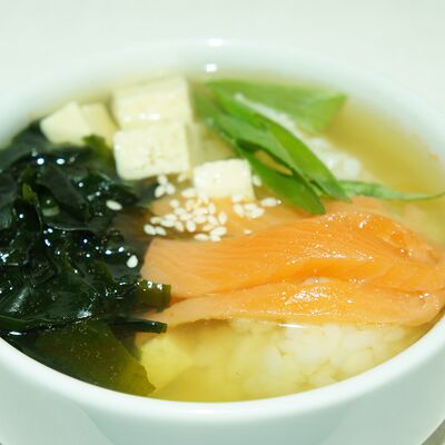 Мисо-суп с лососем в СУШИSELL по цене 599 ₽