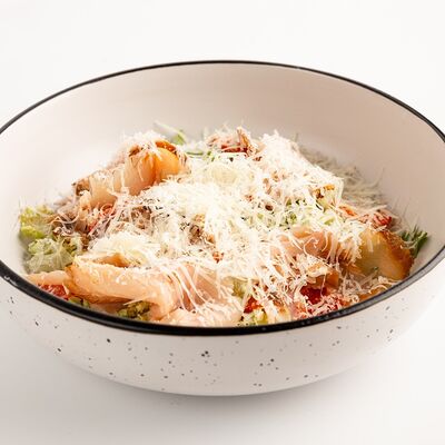 Салат с пастрами из индейки и печеным перцем (Яндекс) в XO Complex по цене 559 ₽