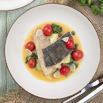 Филе камбалы, томленное с овощами в белом вине в Кавказ по цене 1110 ₽