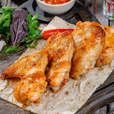 Шашлык из куриных крыльев в Шашлык Хаус Grill Premium Combo по цене 650 ₽