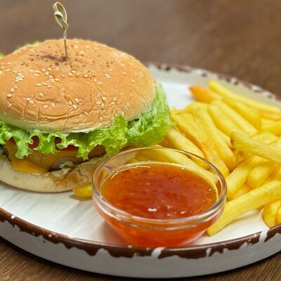 Бургер с котлетой из судака в Акватория по цене 650 ₽